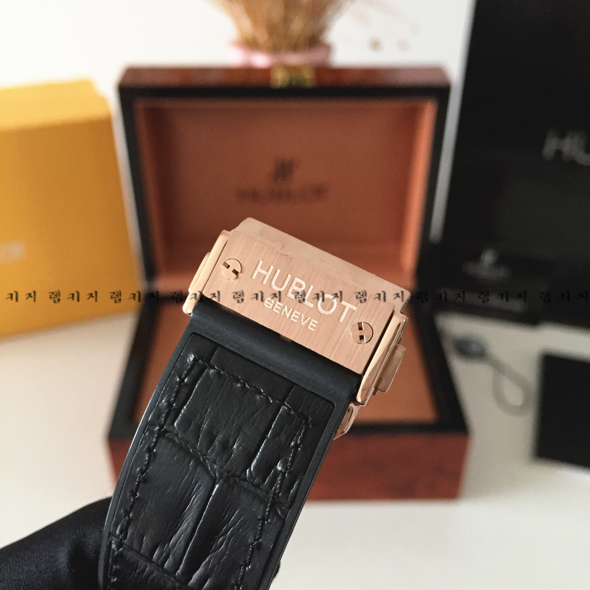 위블로 클래식 청판 금장 우레탄 가죽 시계